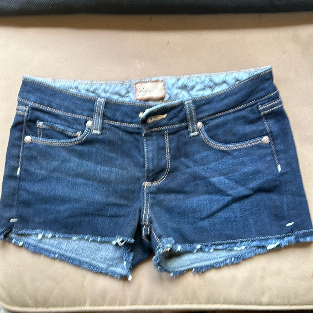 Paige low waisted 3" cut off jean shorts size 28 dark blue